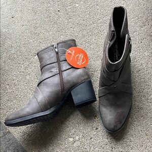 Natural Soul Gray Ankle Boots with Block Heel